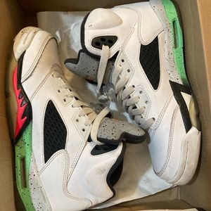 Air Jordan Retro 5 Size 4.5 Y (Women’s 6)